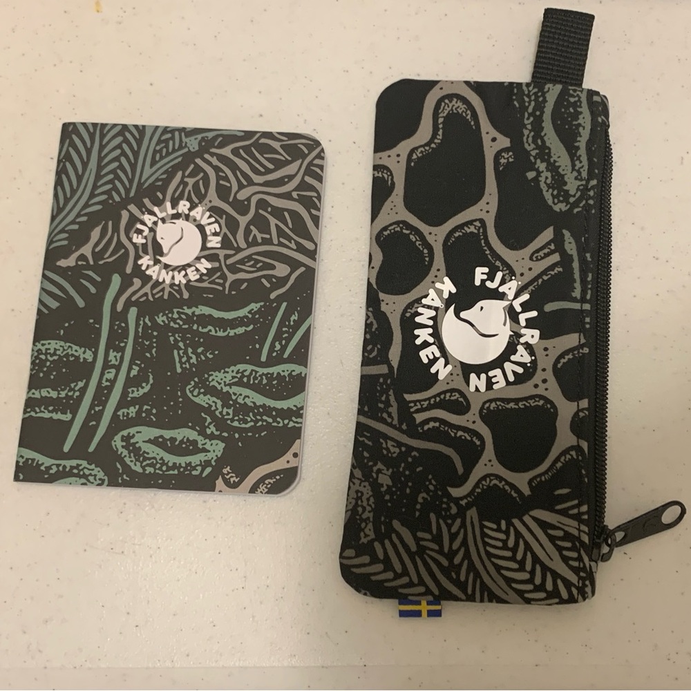 Fjällräven Kånken Black and Green Pencil Case with Notebook